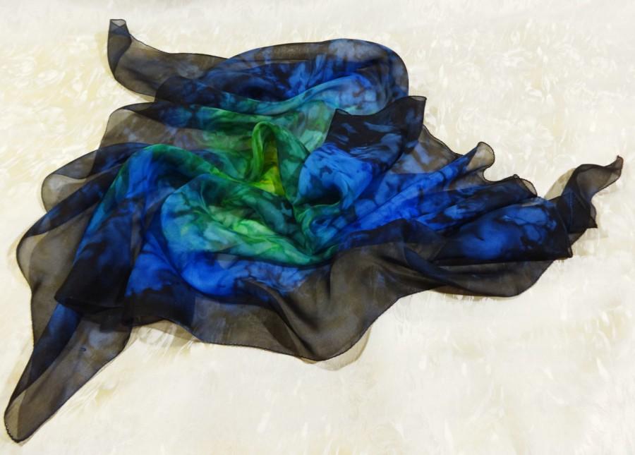 Mariage - Silk scarf Hand-painted silk scarf Triangular blue chiffon handpainted shawl Summer handdyed scarf silk Blue Emerald Green Trendy 95x93x150c