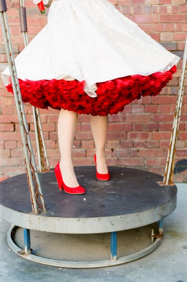Hochzeit - Working Red Into Your Wedding Dress