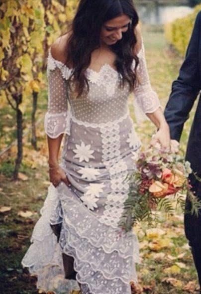 Hochzeit - Gypsy Boho Wedding Dress. I'm In Love With This Cut.