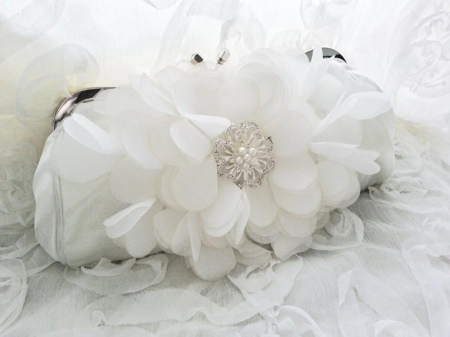 Hochzeit - White Chiffon Flower Bridal Clutch - Pearl Brooch Wedding Clutch - Bridesmaid gifts - Cream Satin Wedding Bag