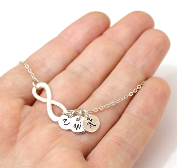 Свадьба - Initial Infinity Necklace, Initial Necklace, Silver Plated Disc, Personalized, Monogrammed Jewelry, Mothers Day Gifts, Best Friends Gift