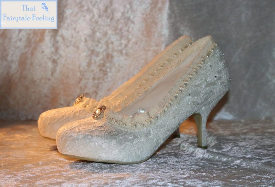 زفاف - Ivory lace satin shoes Embellished with Pearls and Swarovski crystals plus sparkling glass cabochon - Medium heel height - Wedding shoes