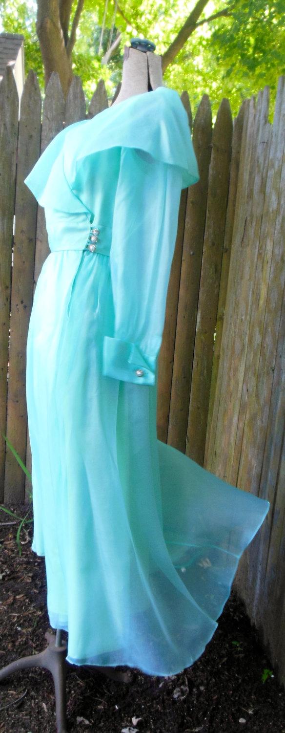 Hochzeit - Mother of the Bride Dress -  Mother of the Groom dress  - Vintage Formal Gown - Matching Hat