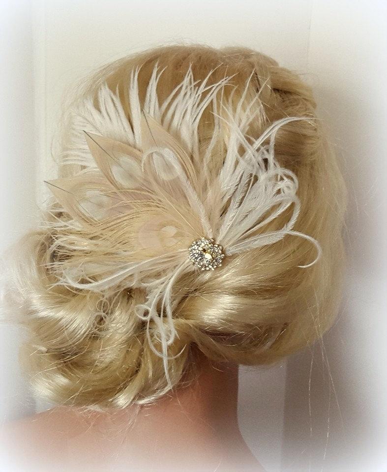 Свадьба - Champagne Ivory Feather Fascinator, Wedding Hair Accessories, Bridal Hair Fascinator,Vintage Style Fascinator, Great Gatsby, Bridal Comb,