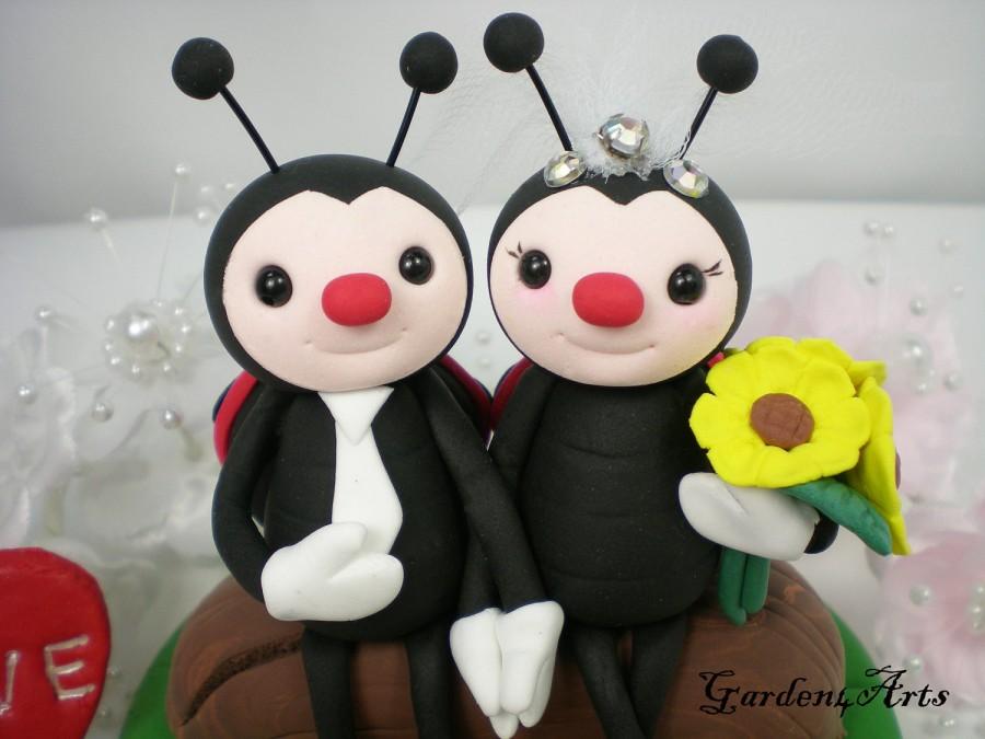 زفاف - Wedding Cake Topper--Red Wing Ladybug Love HAND HOLD HAND with Sweet Log and Grass Base-customise