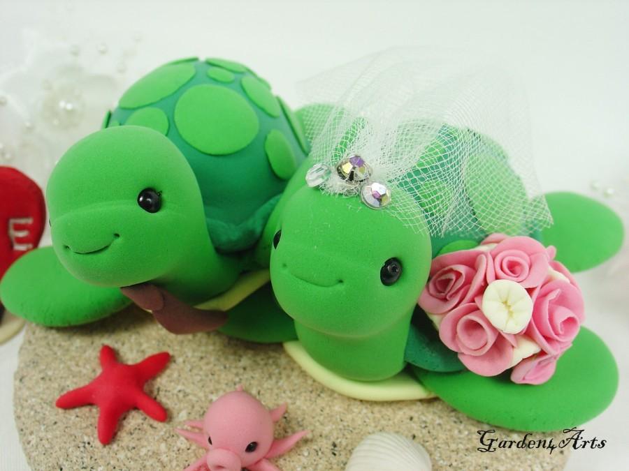 Mariage - Unique Wedding Cake Topper--Green Sea Turtle Love with sand base/ for Summer beach wedding