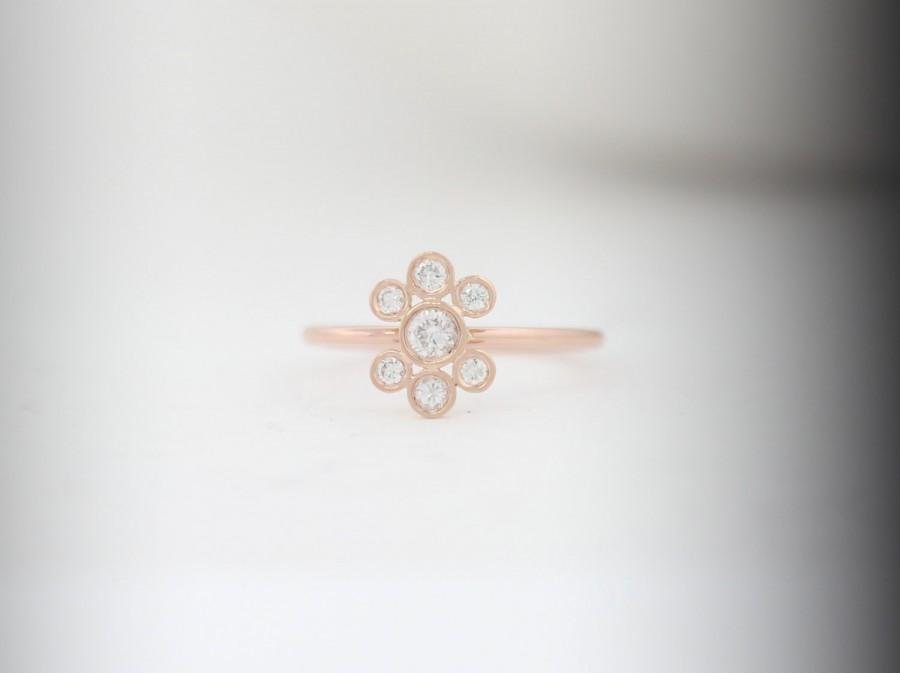 زفاف - 14K Diamond Bezel Engagement Ring Set With Accent Diamond on Top and Bottom, Half Halo Diamond Engagement Ring, 14K Dainty Simple Ring