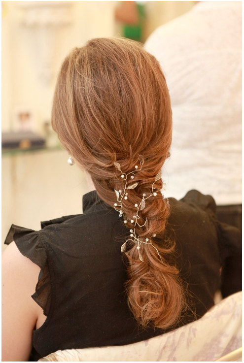 Свадьба - Bridal Hair Vine - Custom Pearl Choices, Silver Leaf, Silver Wire, Wedding Hair Accessory, Free Shipping