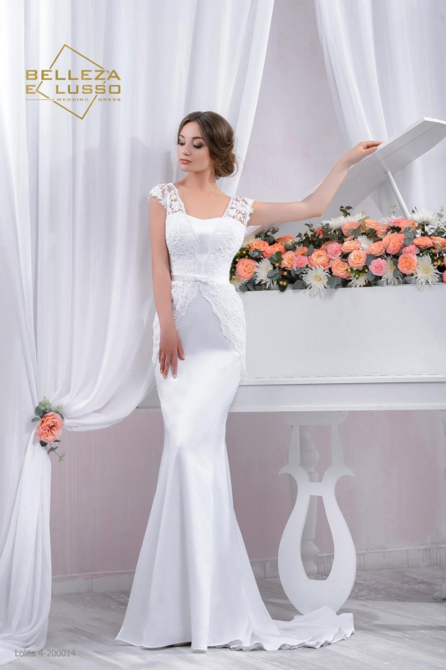 Свадьба - Long Lace Wedding Dress, Fitted style Wedding dress with a train