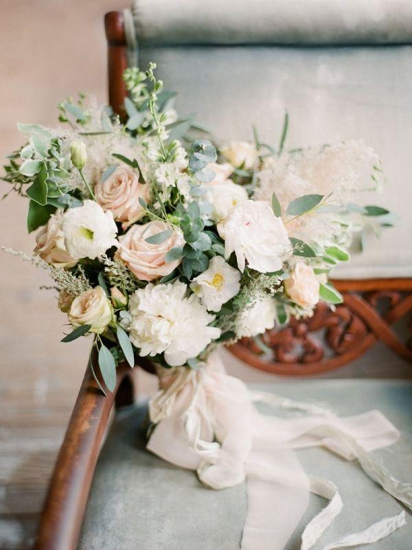 Hochzeit - Ivory And Peach Bouquet