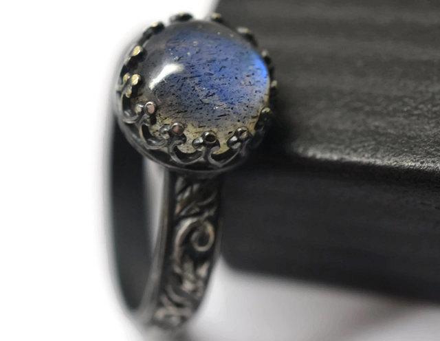 زفاف - Gothic Labradorite Ring, Oxidized Silver Ring, Natural Gemstone Jewelry, Floral Engagement Ring, Statement Jewelry