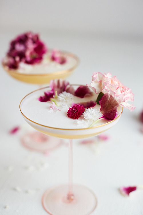 زفاف - Fleurs Du Friday: Bachelor's Button Martini