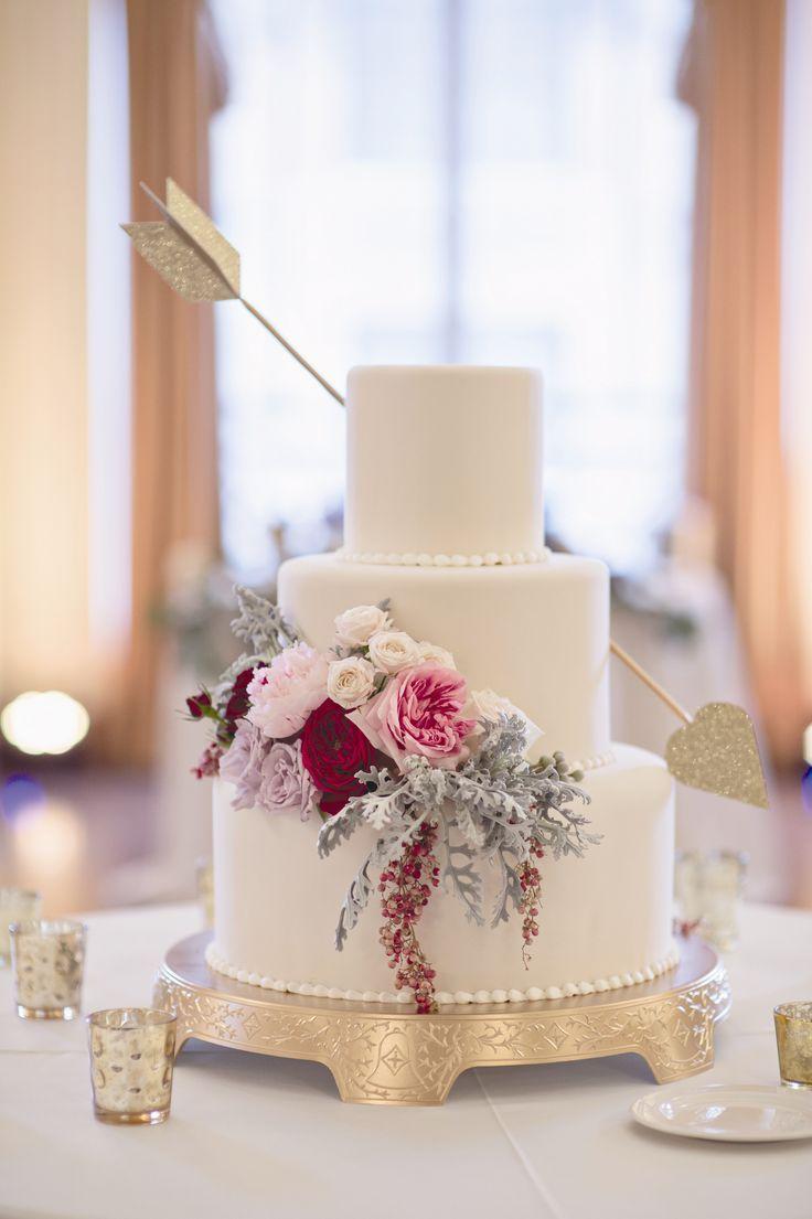 Hochzeit - 35 Fabulous Winter Wedding Cakes We Love