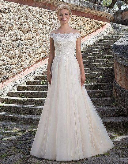 زفاف - Style 3889: Lace, Tulle Ball Gown Accented With A Portrait Neckline