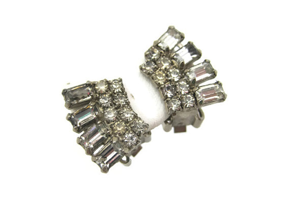 Свадьба - Vintage Rhinestone Clip Earrings