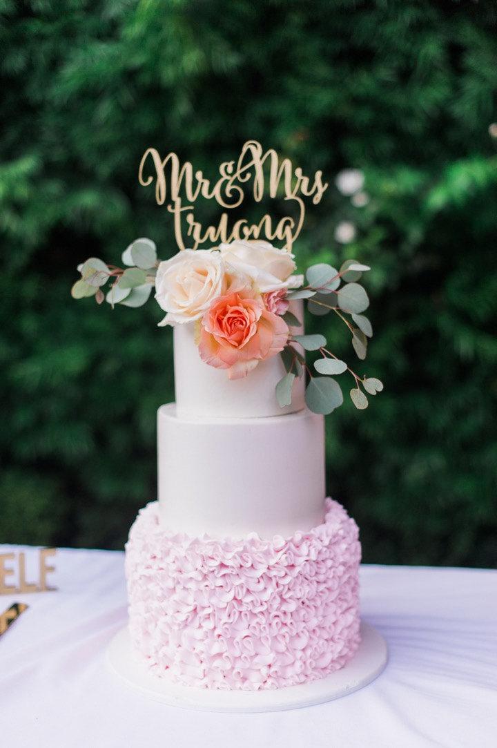 زفاف - Laser Cut Mr. and Mrs. Wedding Cake Topper - (ONE) Wood Wedding Cake Topper - Modern Cake Decoration - Gold or Silver - 1/4" Thick