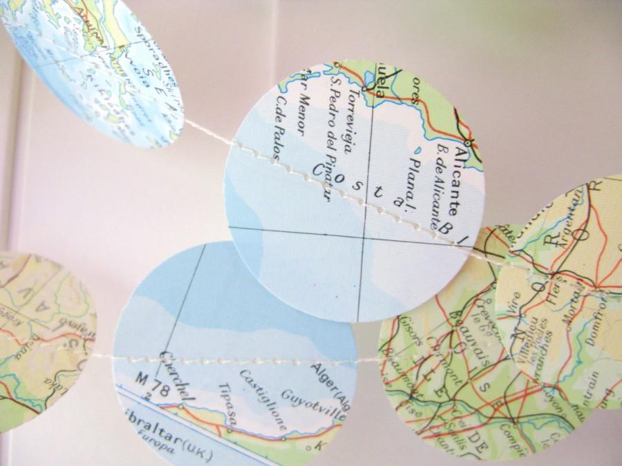 Mariage - BUY 2 GET 1 FREE Vintage World Map Garland,10ft long,Map Decor,Wedding Decor,Map Bunting,Streamer,Photo Prop,Map Bridal Shower,Map Decor