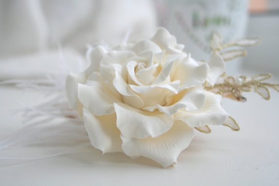 Hochzeit - Ivory rose hair clip, Ivory bridal hair flower, Wedding hair flower, wedding flower headpiece, bridal lace headpiece, rose hair, lace hair