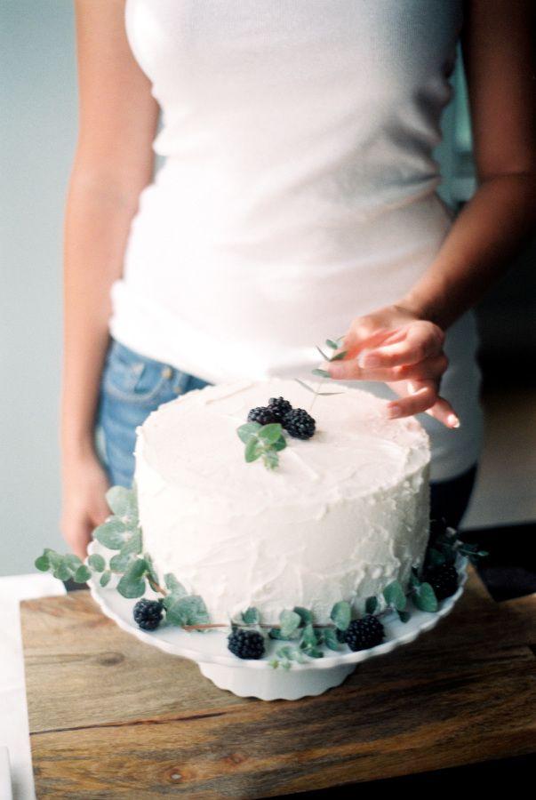Hochzeit - Blackberry Basil Swirl Pound Cake