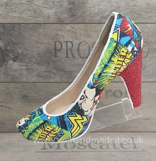 Hochzeit - Custom Wonder woman red glitter heel/white trim. Any style, size or colour. Wedding shoes, prom shoes, custom glitter shoes made to order