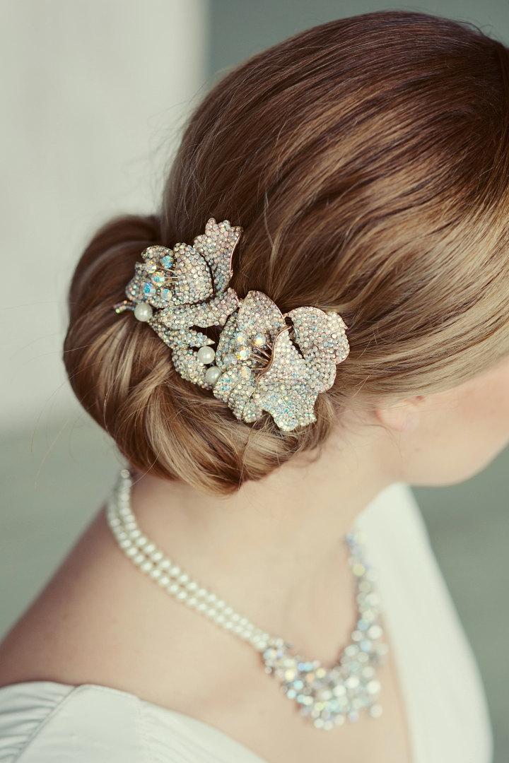 زفاف - Vintage inspired crystal wedding comb. Floral AB crystal bridal hair comb. Wedding orchid comb. Gold bridal hair piece.