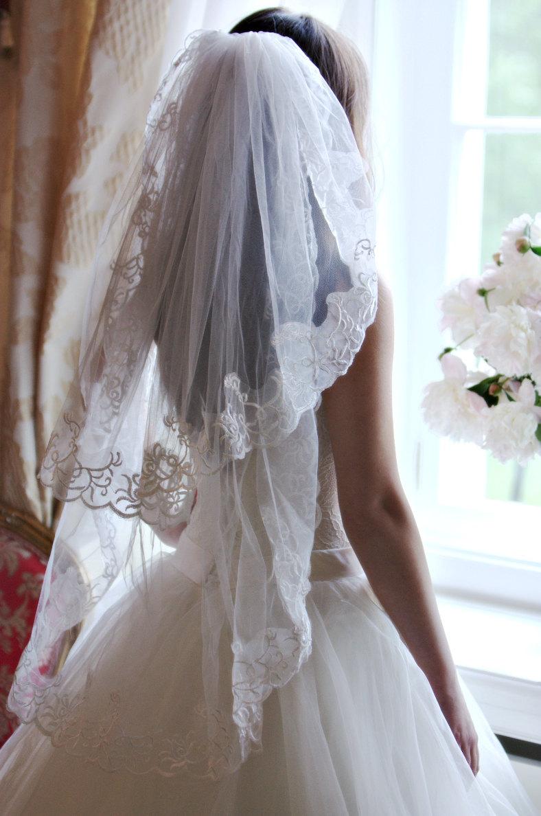 Wedding - Lace veil, Short two tier veil, Fingertip veil, Bridal veil, Ivory wedding veil, Short ivory veil, White bridal veil, Lace edge veil