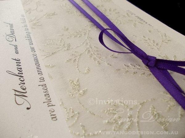 Hochzeit - Simple Wedding Invitationin bundle - Wedding invitations suite with info card in a wrap- 1x SAMPLE  gold glitter or custom