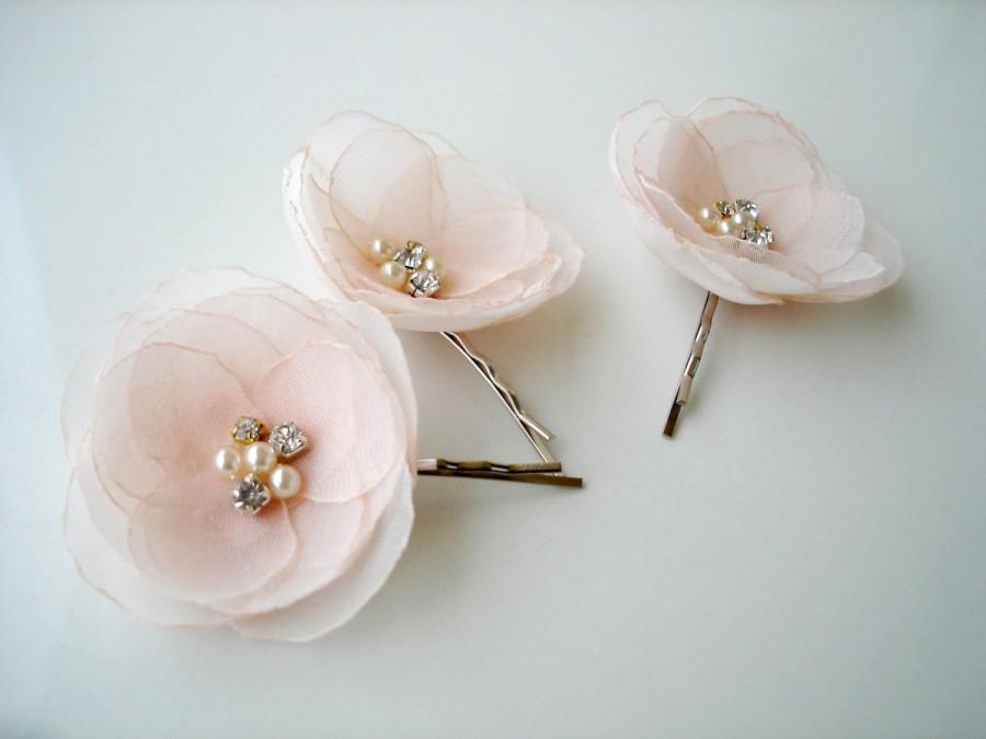 Свадьба - Pale Pink Flower Bridal Hair Clips, Blush Wedding Hair Accessory, Crystal Pearl Flower Hair Pins, Bridal Head Piece, Wedding Hairpiece