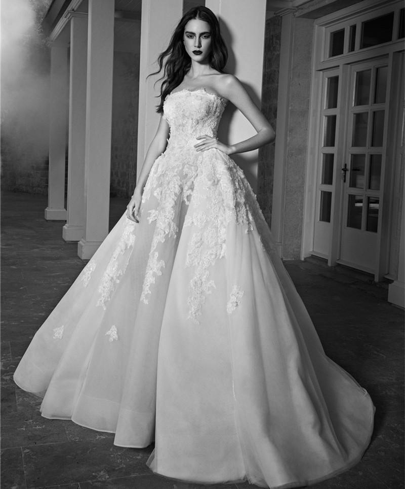 Mariage - Fashion Strapless Lace Wedding Dresses Applique 2016 Sexy Zuhair Murad Bridal Ball Gown Sleeveless Tulle Chapel Length Custom Online with $111.52/Piece on Hjklp88's Store 