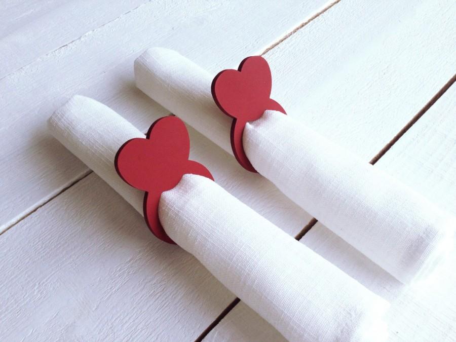 Hochzeit - Red Heart napkin rings, WEDDING table, wedding napkin rings, Wedding tabletop, Chalkboard, Reusable, Wedding table decor, x4