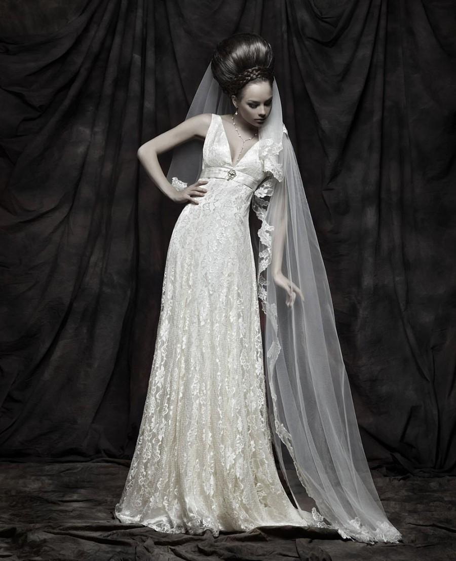 Свадьба - Long ivory lace veil, two-tiered  veil,chapel length drop veil, long veil, ivory lace veil, bridal veil, wedding veil, ivory veil with comb.