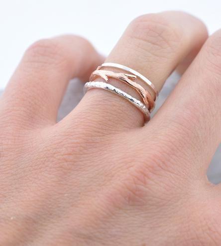 Hochzeit - Silver Bands & Rose Gold Twig Ring Set