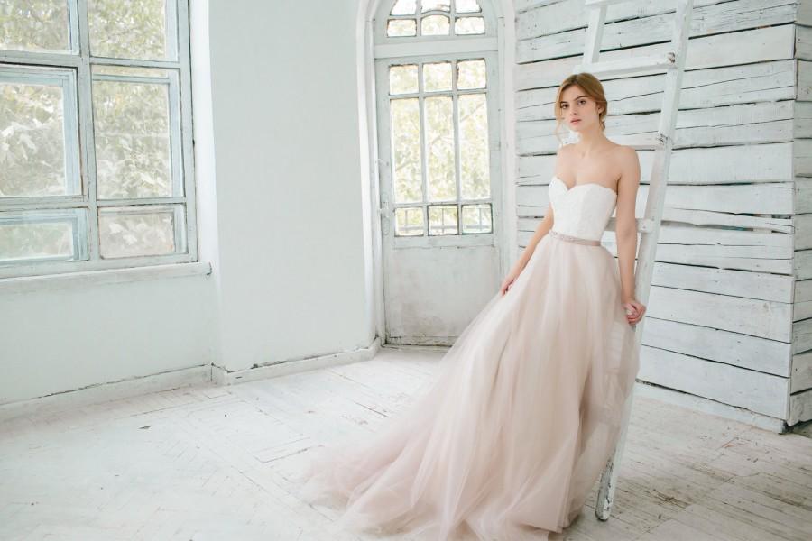 Hochzeit - Blush wedding gown // Dahlia // 2 pieces