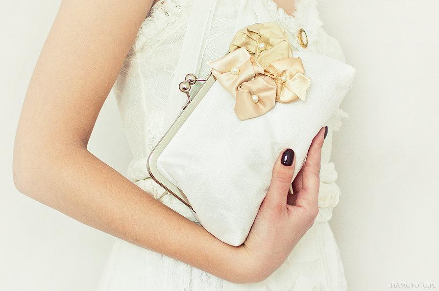 Свадьба - Bridesmaid Wedding Clutch Purse Ivory Champagne Upcycled Floral UK Seller Made in England
