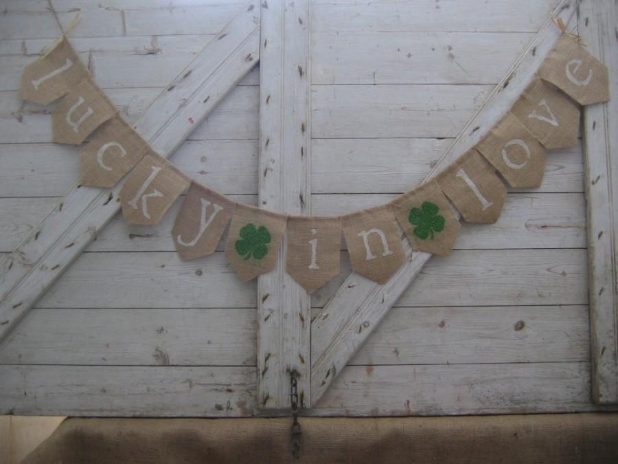 Свадьба - Lucky In Love Banner, Lucky In Love Bunting, Wedding Decor, Irish Wedding, Photo Prop, St Patricks Day Decor, Irish Decor, Burlap, Rustic