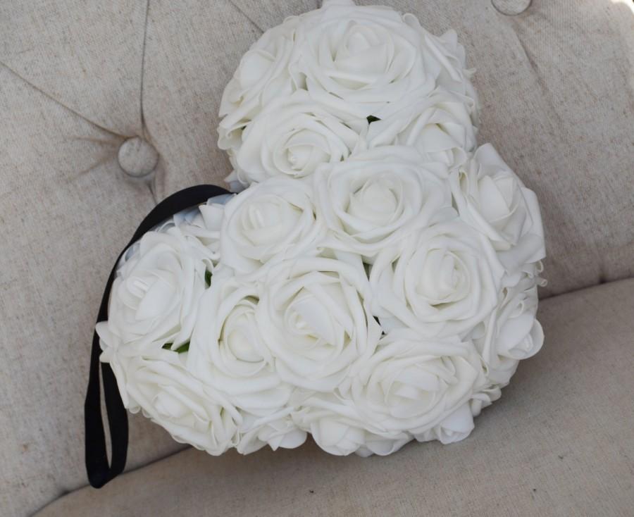 Hochzeit - Mickey Flower Ball, Kissing Ball. Bouquet. Wedding Centerpiece. Flower Girl. Choose your rose colors.