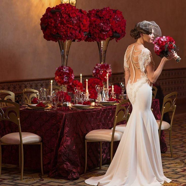 Свадьба - Belle The Magazine On Instagram: “Nothing Says Happy Valentines Day Like Red Roses!  Image Via @wedluxe 
