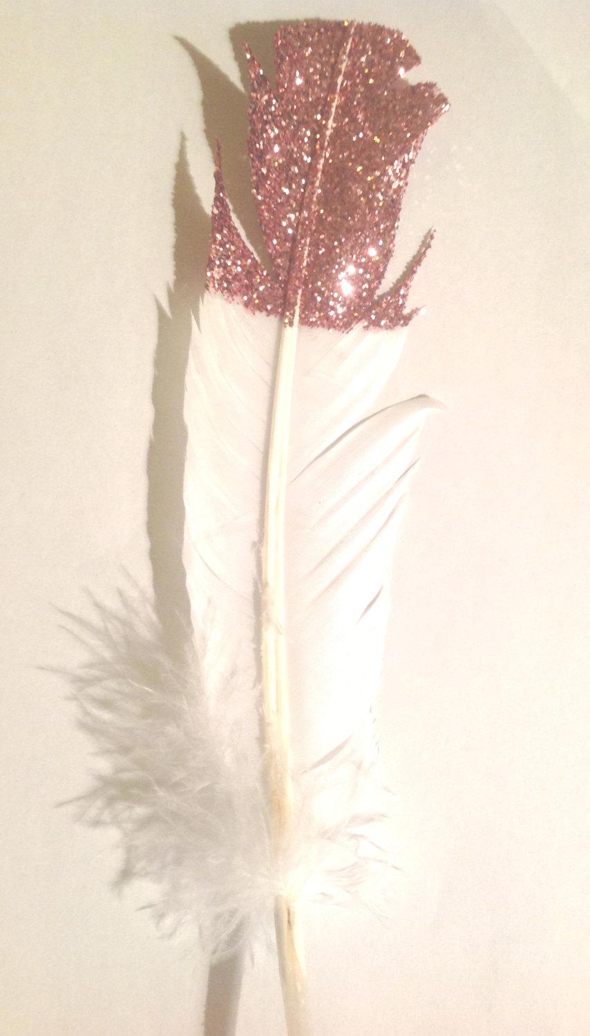 Hochzeit - feather garland with pink glitter tips, wedding decoration, Feather decor, glitter, bohemian decor, alternative wedding, boho garland, pink