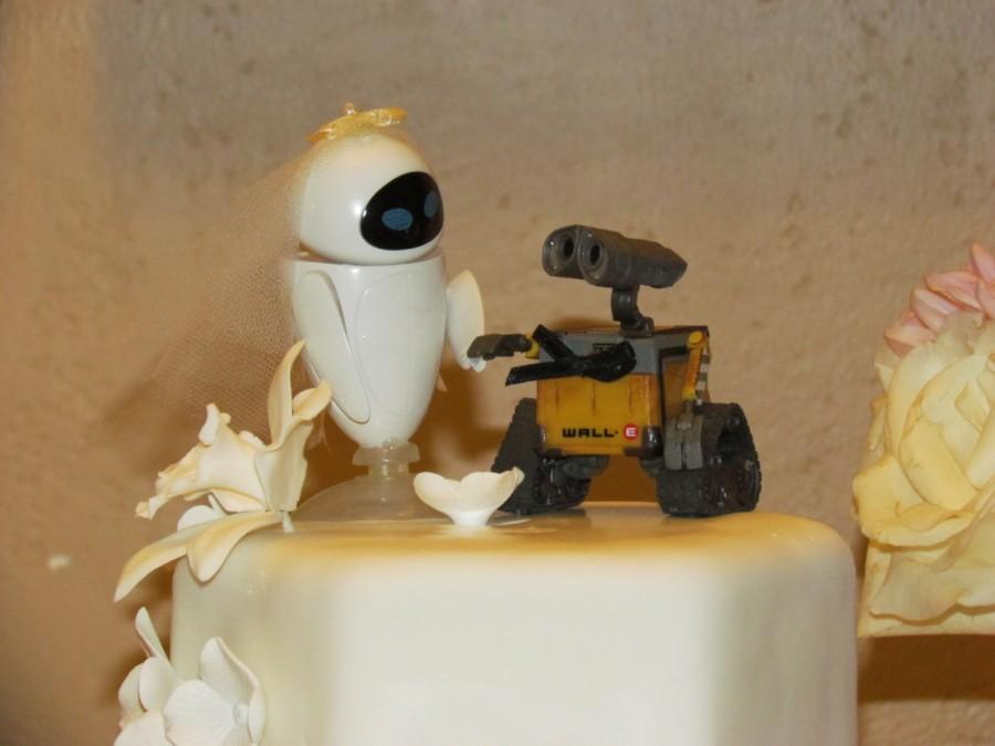 Свадьба - Wall-E and Eve Wedding Cake Topper.