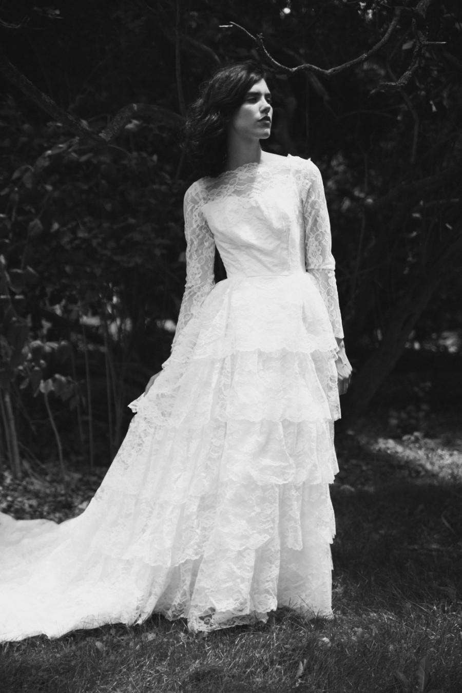 Wedding - 50s White Wedding Gown, 1950s Lace Wedding Dress, White Lace Vintage Wedding Dress with Monarch Train, Boatneck Wedding Dress, Size 4