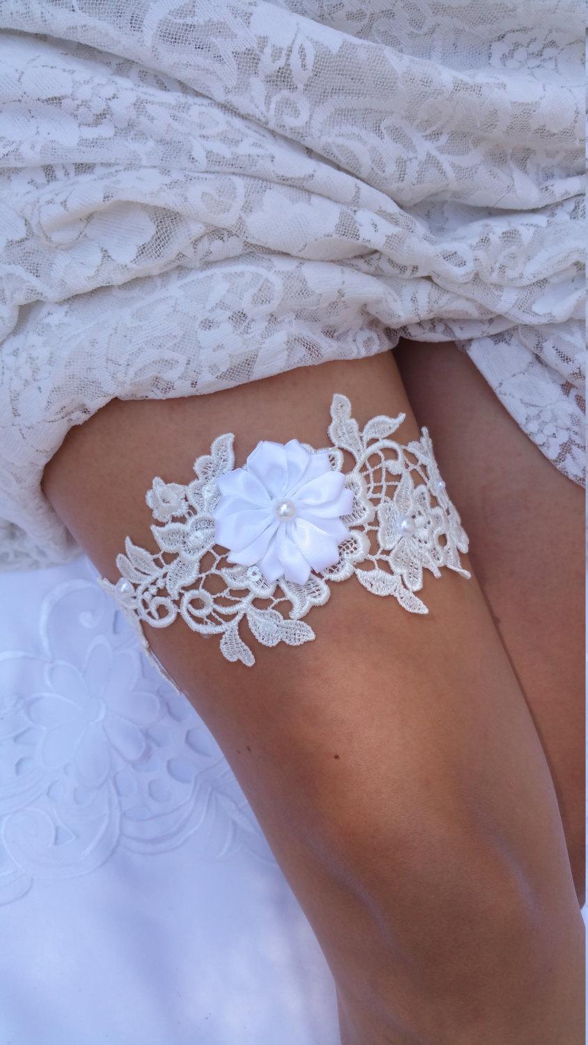 Mariage - Ivory Lace wedding garter, White Lace Garter, Lace Bridal Garter, Garter Belt Wedding, Prom Garters, Garter Wedding, White Flower Garter,