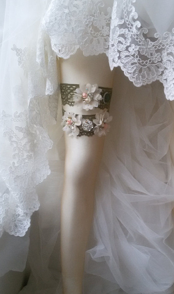 Mariage - Wedding garter, Wedding Leg Garters, Garters, Bridal accessoary, Oil green wedding garter, Chiffon Flower Rhinestone Lace Garters