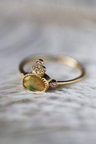 Hochzeit - Free People Opal Crown 5 Diamond Ring