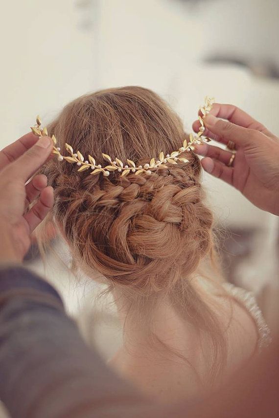 Hochzeit - Elegant Wedding Hairstyles With Headpieces By Aya Jewellery