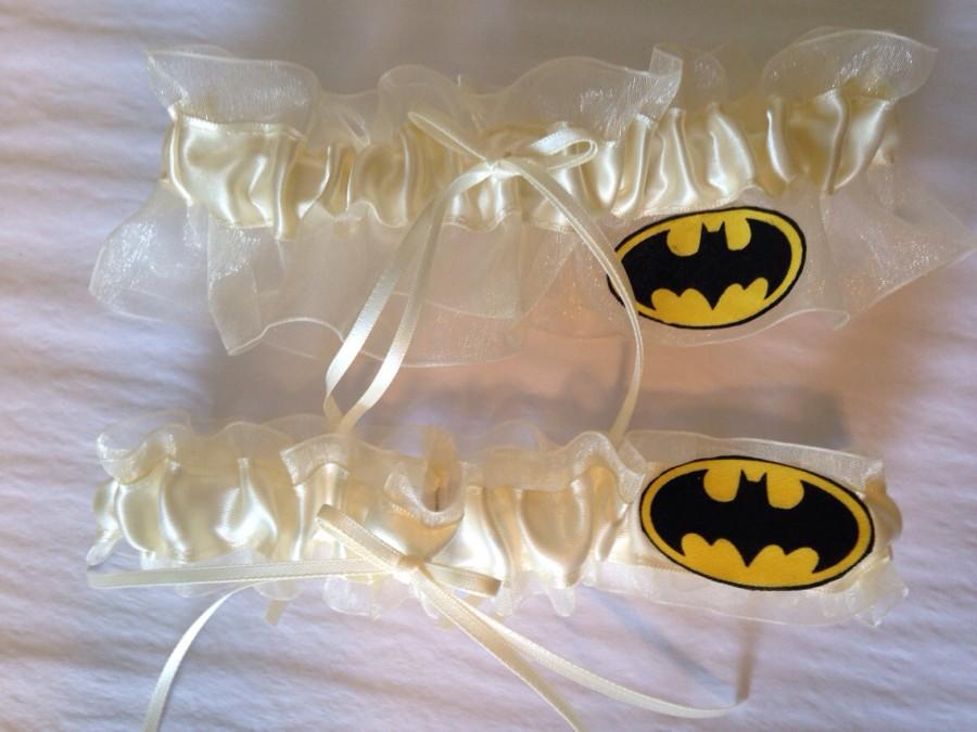 زفاف - Ivory Batman Wedding Garter Set - Plus Size Available