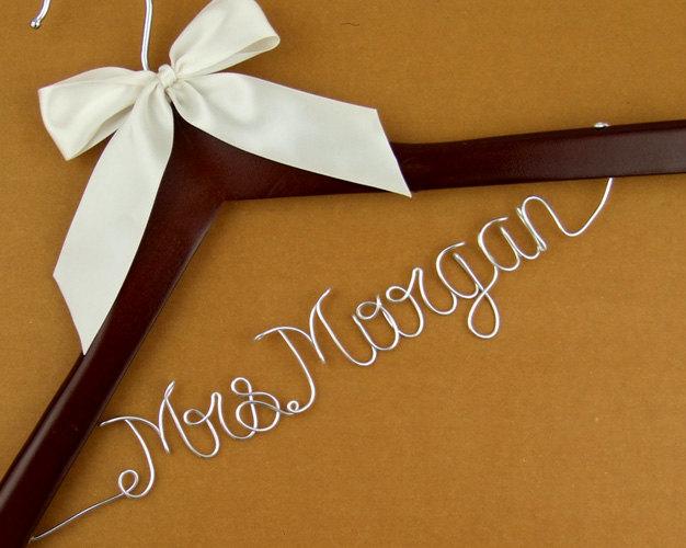 Mariage - Promotion, Single Line Wire Name Hanger, Custom Wedding Hanger, Personalized Bridal Hanger, Bridesmaids Name Hanger