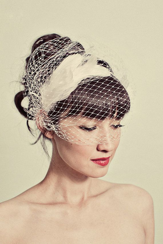 زفاف - Feather Headband With Birdcage Veil Overlay- Style 114
