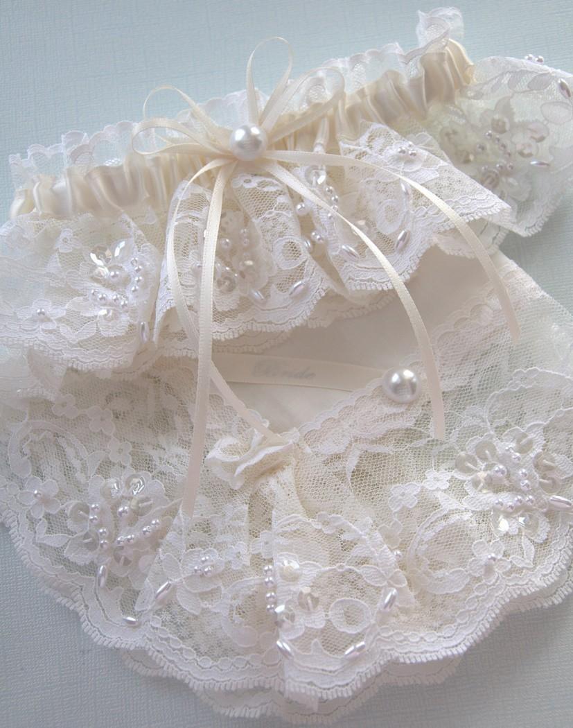 زفاف - Weddings, Garter, Wedding Garter, Bride's Wedding Garter with Hanky in  White or Ivory Heirloom Chantilly Lace