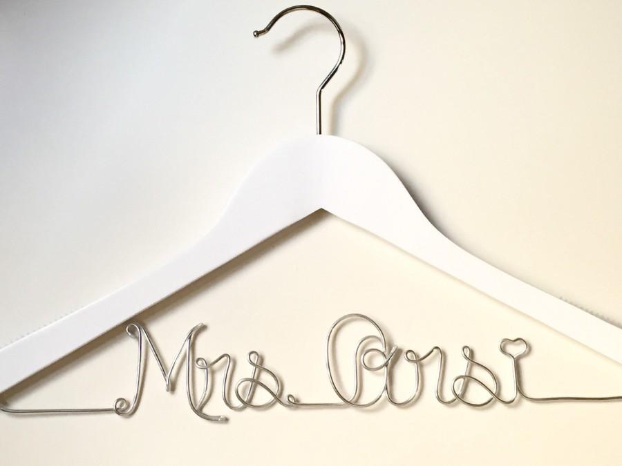 Свадьба - Hanger Deluxe one Line, Personalized Custom Bridal Hanger, Brides Hanger, Bride, Name Hanger, Wedding Hanger, Personalized Bridal Gift