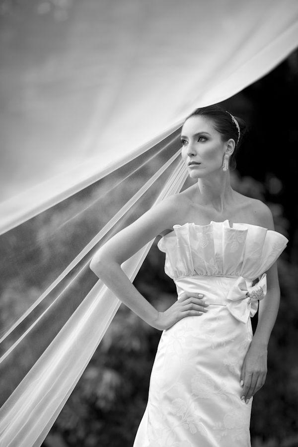 Hochzeit - Dramatic Wedding Fashion Photo Shoot From Vinicius Matos